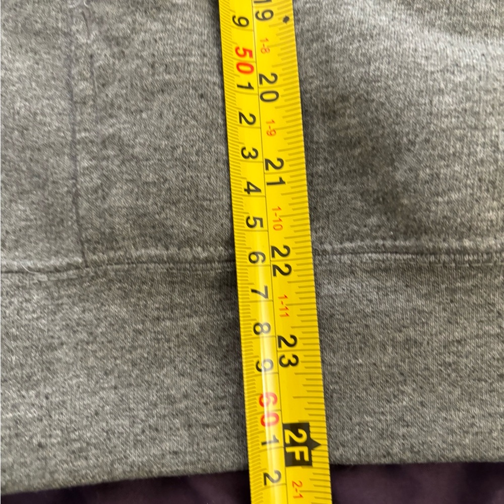 Buccees Beaver Grey Hoodie Sweatshirt Women’s Size Medium Graphic Print - Picture 9 of 10